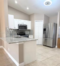 Picture of 305 SE 3Rd St, Cape Coral, FL 33990