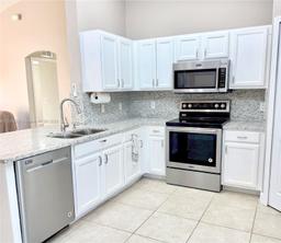 Picture of 305 SE 3Rd St, Cape Coral, FL 33990