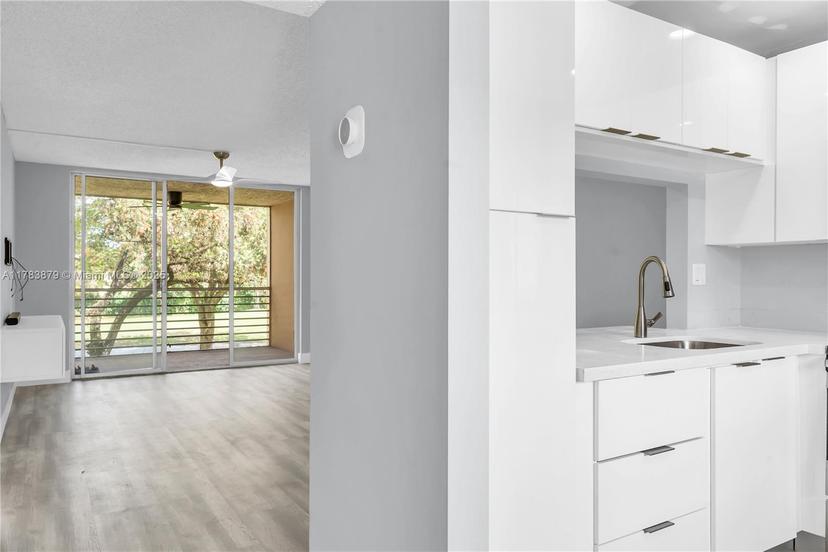 Picture of 9460 Tangerine Pl # 202, Davie FL 33324