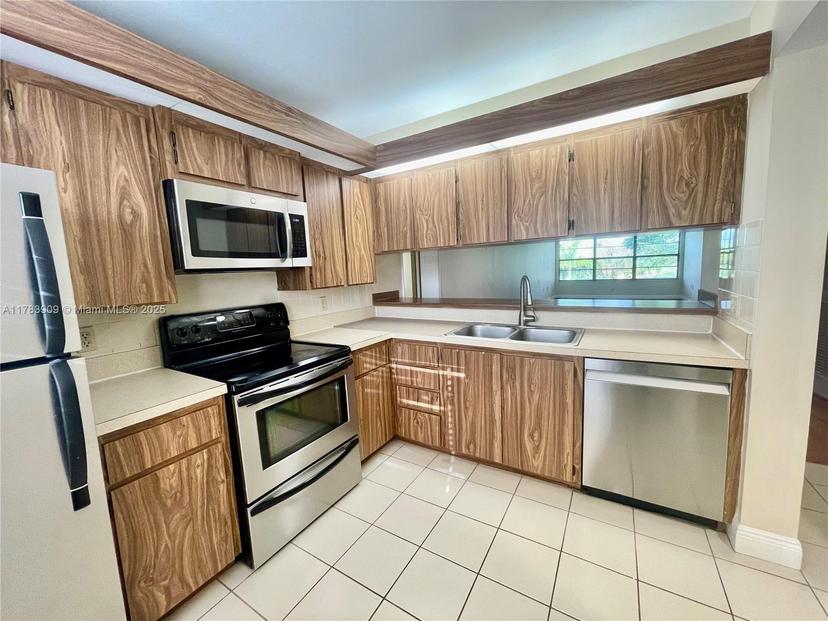 Picture of 6061 Balboa Cir # 304, Boca Raton FL 33433