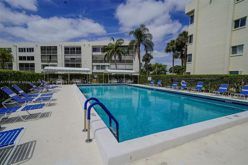 Picture of 3138 Via Poinciana # 105, Lake Worth FL 33467
