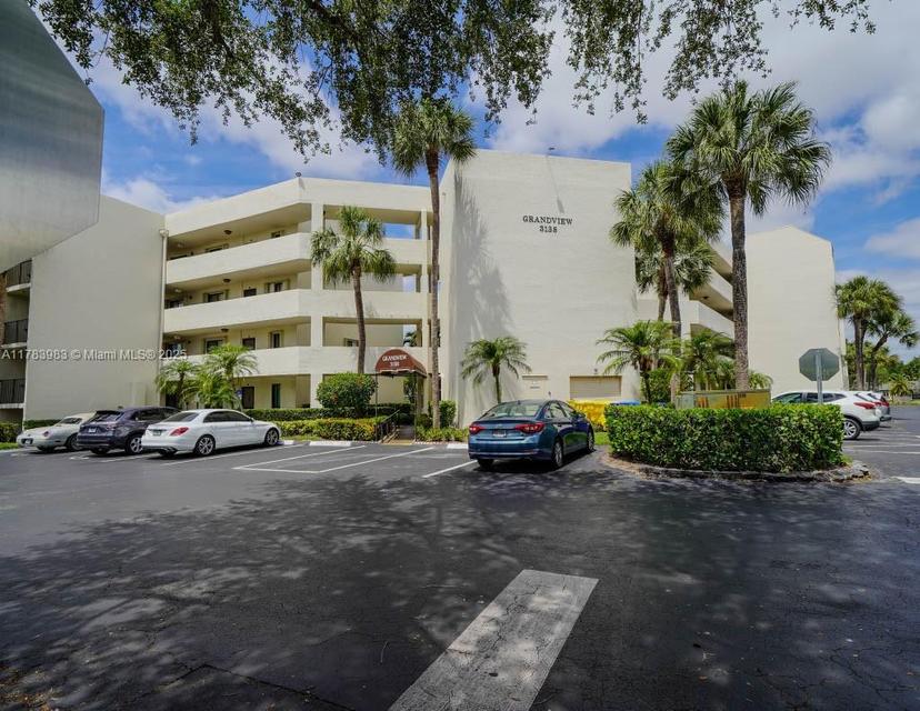 Picture of 3138 Via Poinciana # 105, Lake Worth FL 33467