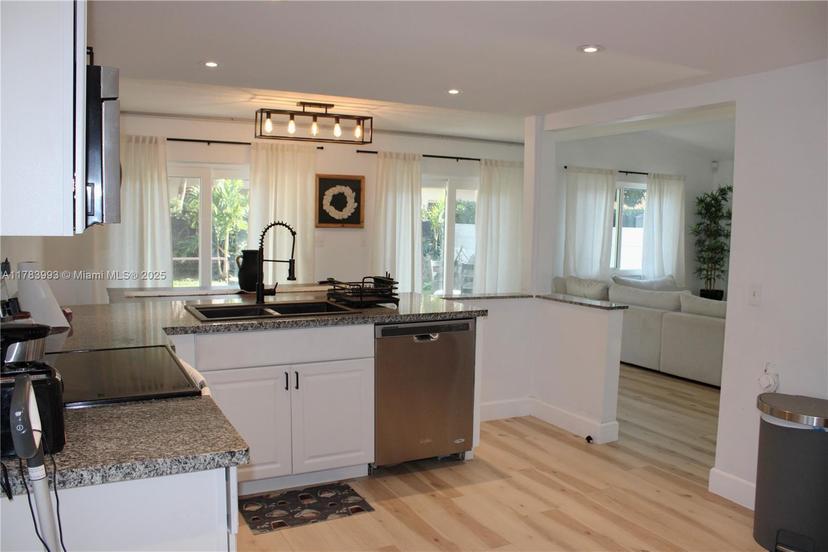 Picture of 10560 La Placida Dr, Coral Springs FL 33065
