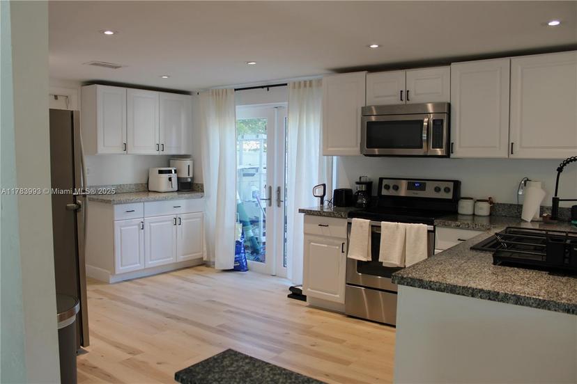 Picture of 10560 La Placida Dr, Coral Springs FL 33065