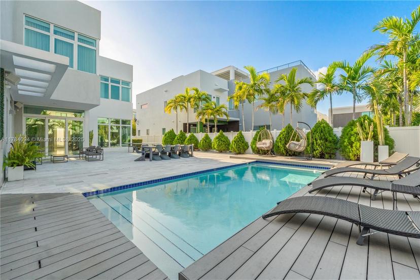 Picture of 6819 NW 105Th Ave, Doral FL 33178