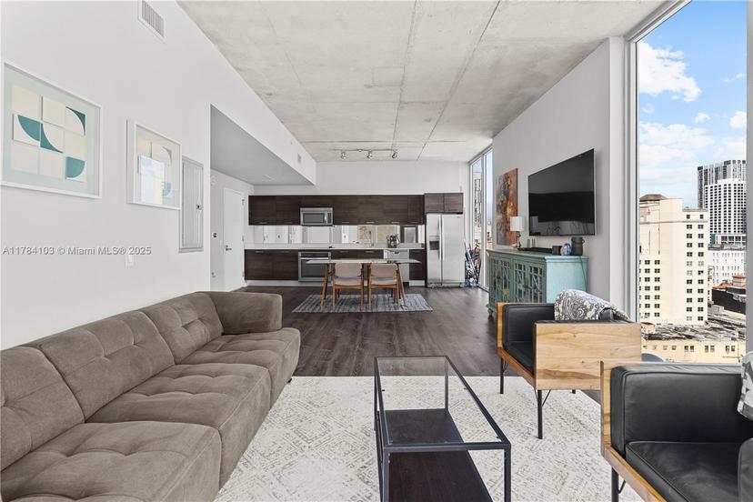 Picture of 151 SE 1St St # 1402, Miami FL 33131