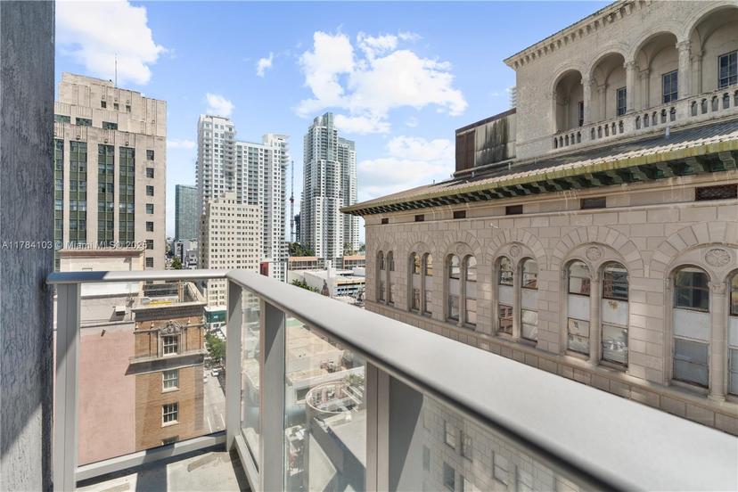 Picture of 151 SE 1St St # 1402, Miami FL 33131