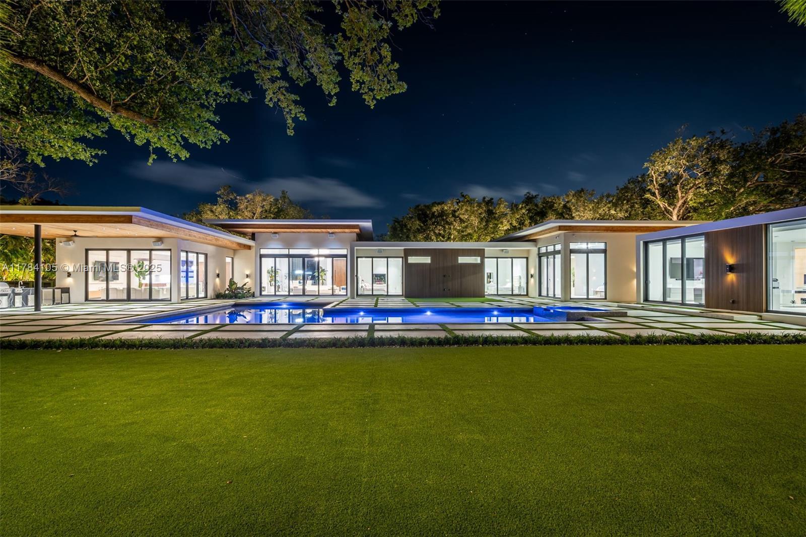 Picture of 7825 SW 128Th St, Pinecrest, FL 33156