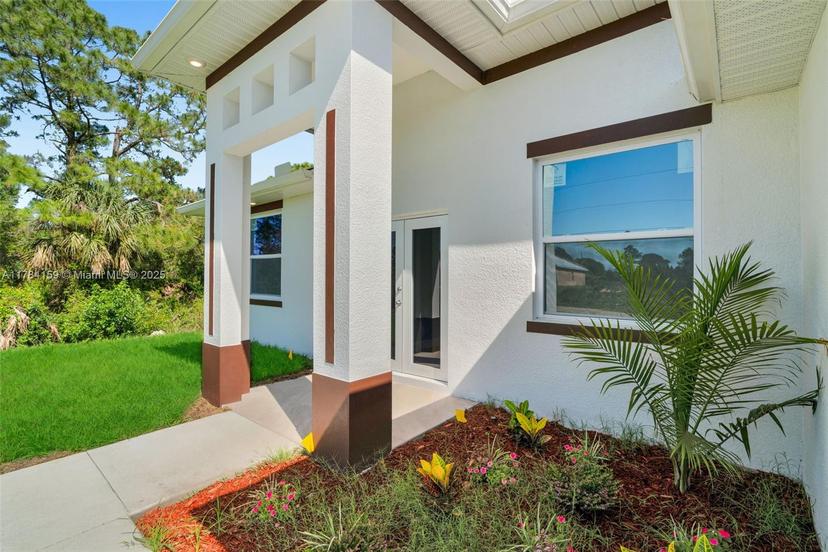Picture of 867 Carbon St E, Other City - In The State Of Florida FL 33974