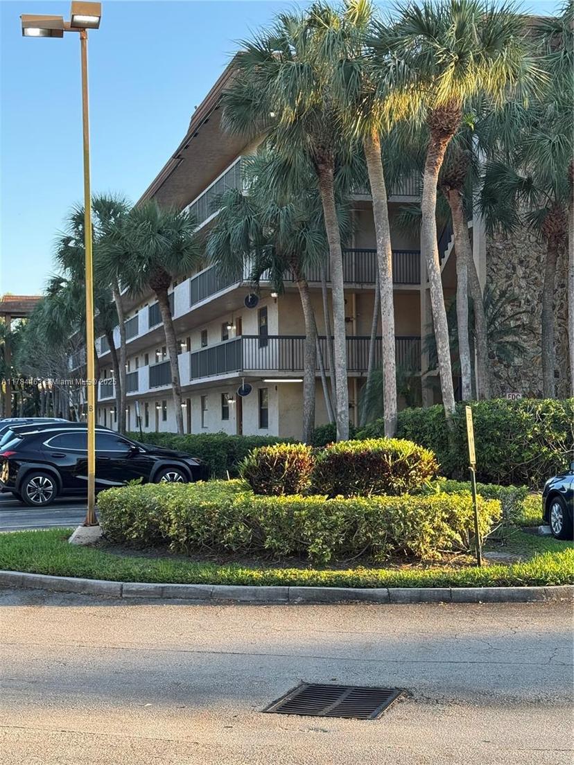 Picture of 4960 E Sabal Palm Blvd # 406, Tamarac FL 33319