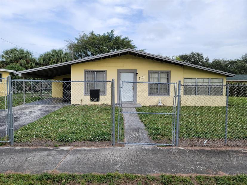 Picture of 2301 NW 182Nd Ter, Miami Gardens FL 33056