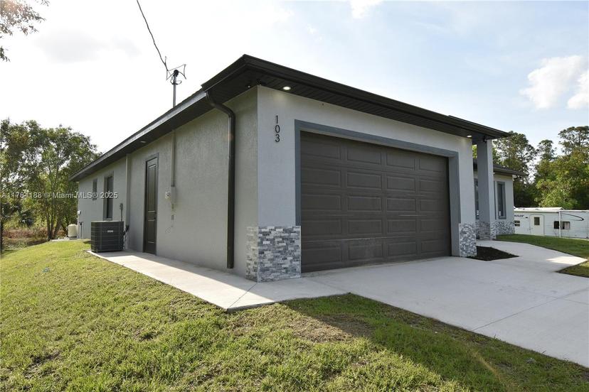 Picture of 103 Scott Ave, Lehigh Acres FL 33936