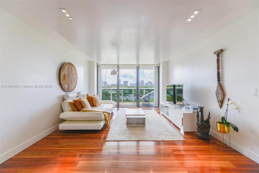 Picture of 3625 N Country Club Dr # 707, Aventura FL 33180