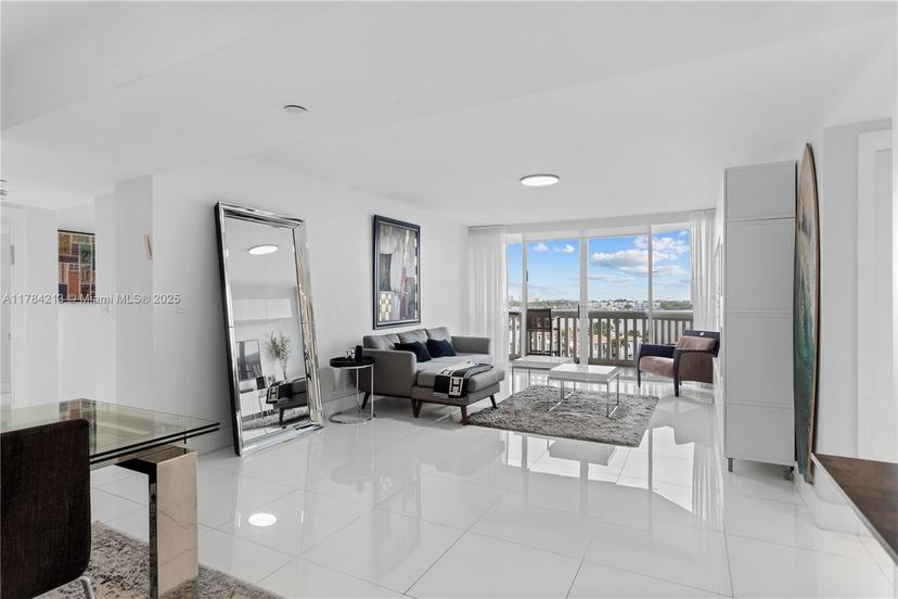 Picture of 1000 W Island Blvd # 812, Aventura FL 33160