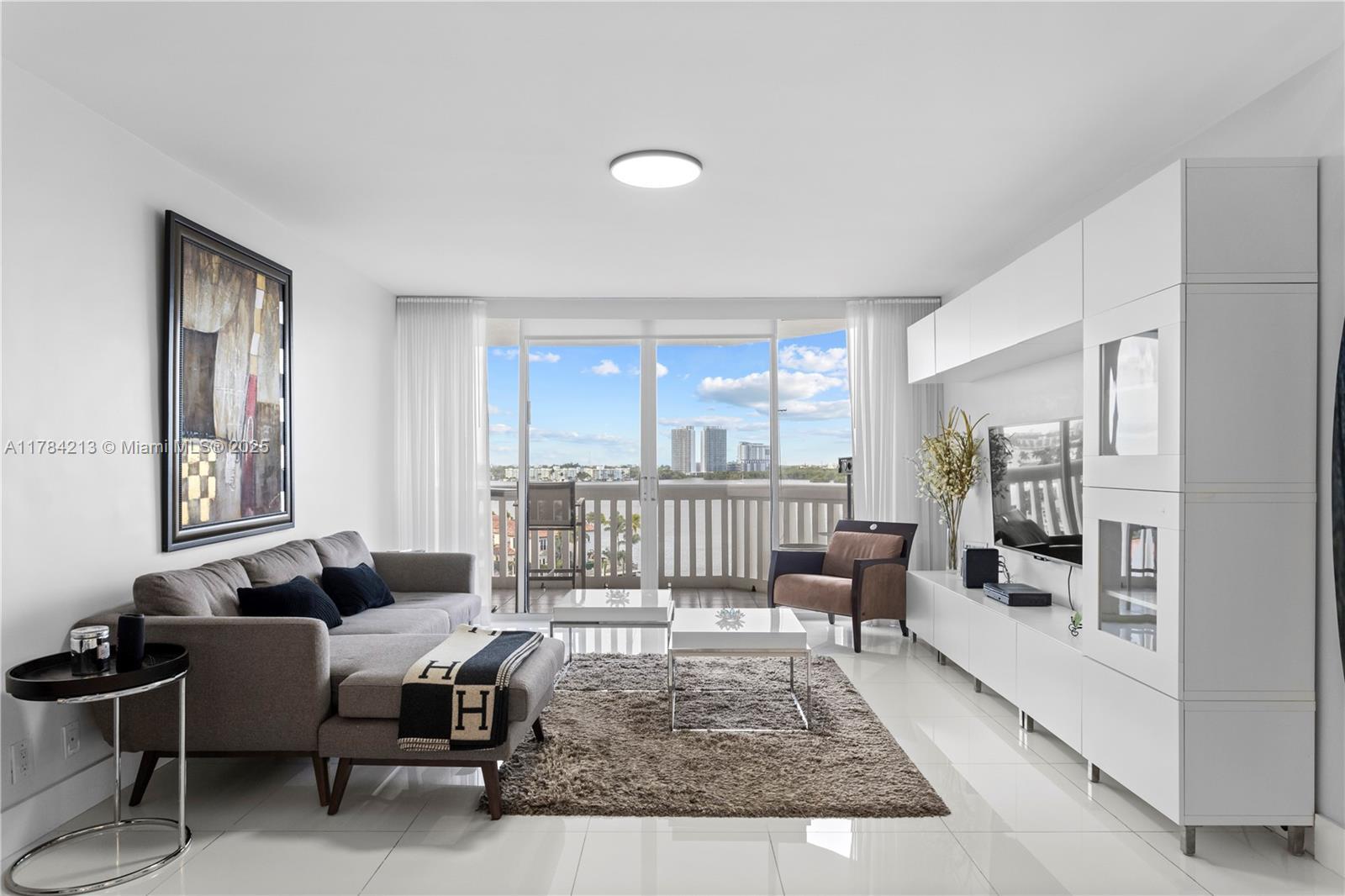 Picture of 1000 W Island Blvd # 812, Aventura, FL 33160