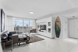 Picture of 1000 W Island Blvd # 812, Aventura, FL 33160