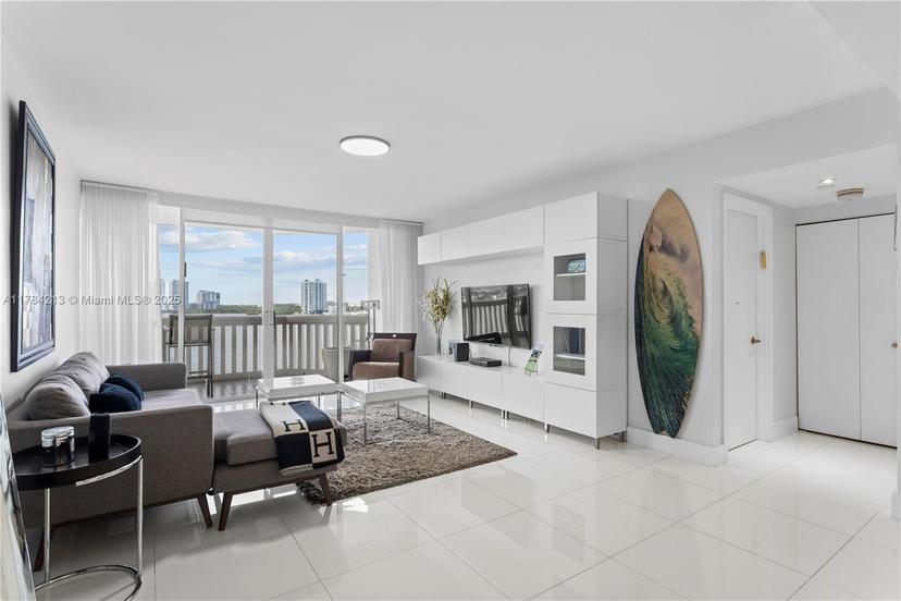 Picture of 1000 W Island Blvd # 812, Aventura FL 33160