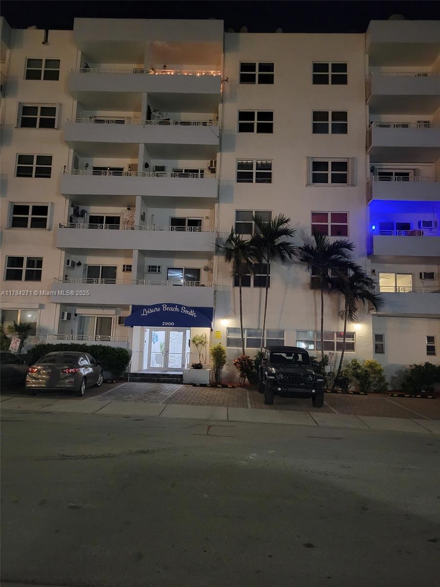 Picture of 2900 Banyan St # 303, Fort Lauderdale, FL 33316