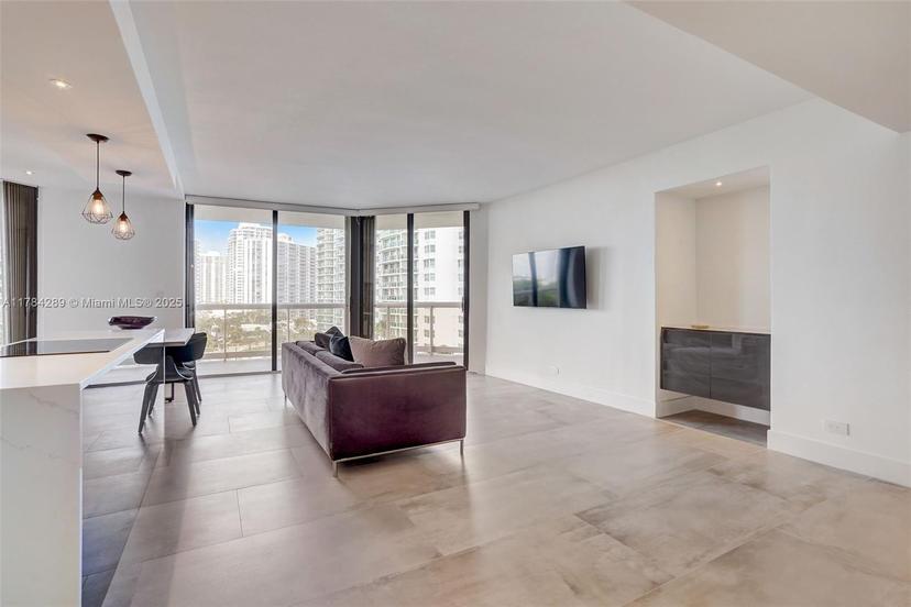 Picture of 20191 E Country Club Dr # 802, Aventura FL 33180