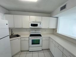 Picture of 2620 W 76Th St # 201, Hialeah, FL 33016