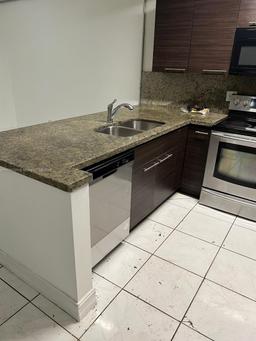 Picture of 5955 NW 25Th Ct # 208, Sunrise, FL 33313