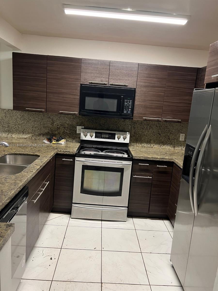 Picture of 5955 NW 25Th Ct # 208, Sunrise, FL 33313