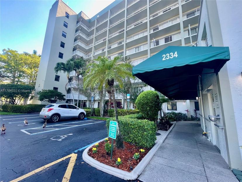 Picture of 2334 S Cypress Bend Dr # 505, Pompano Beach FL 33069