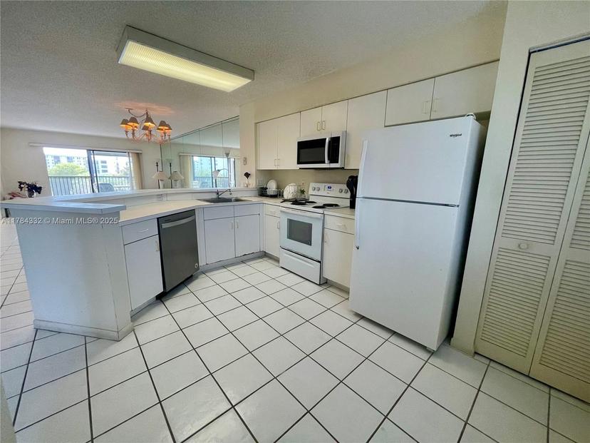 Picture of 2334 S Cypress Bend Dr # 505, Pompano Beach FL 33069