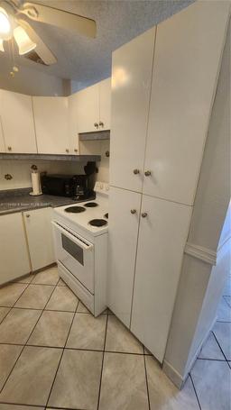 Picture of 900 SW 10Th Ter # 21S, Hallandale Beach, FL 33009