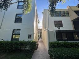 Picture of 20200 W Country Club Dr, Aventura, FL 33180