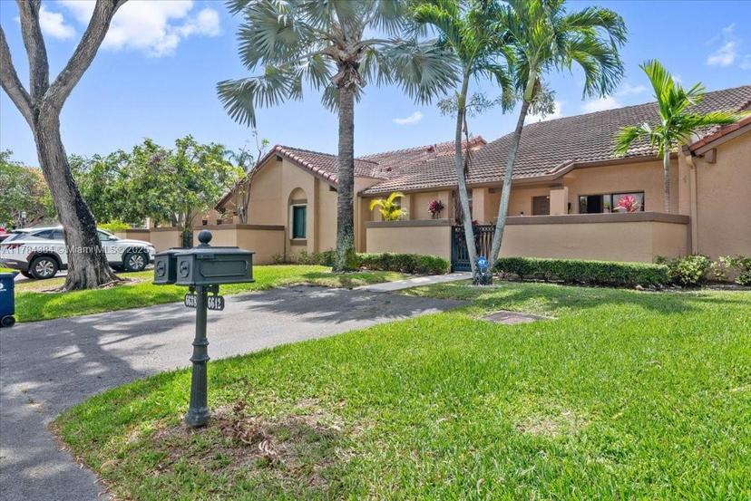 Picture of 6638 NW 180Th Ter, Hialeah FL 33015