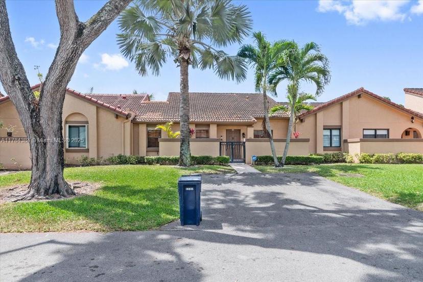 Picture of 6638 NW 180Th Ter, Hialeah FL 33015