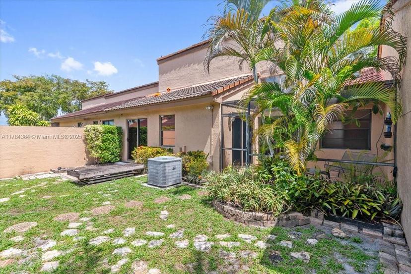 Picture of 6638 NW 180Th Ter, Hialeah FL 33015