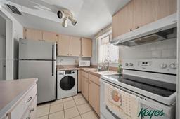 Picture of 2113 Canal # B2, Bradenton, FL 34207