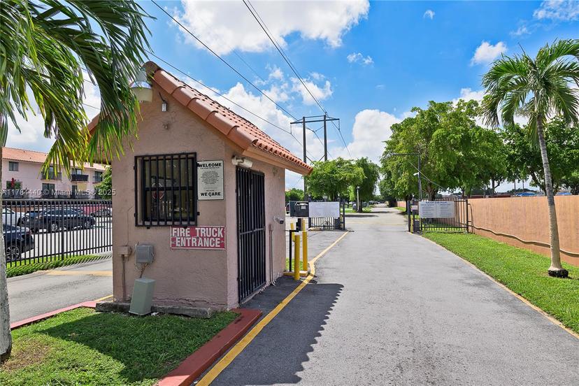 Picture of 2170 W 60Th St # 16108, Hialeah FL 33016
