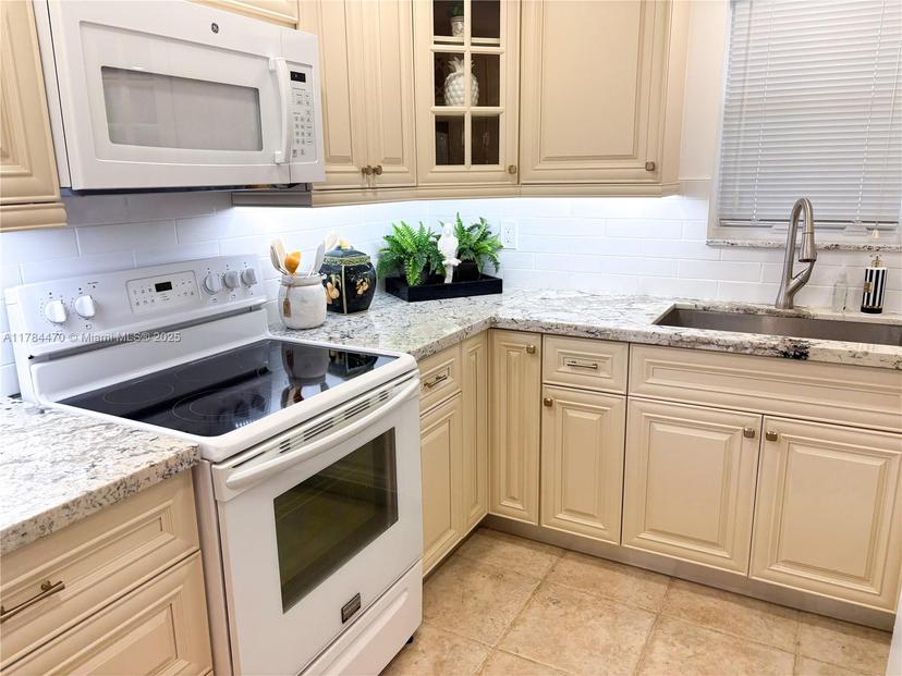 Picture of 2600 Diana Dr # 311, Hallandale Beach FL 33009