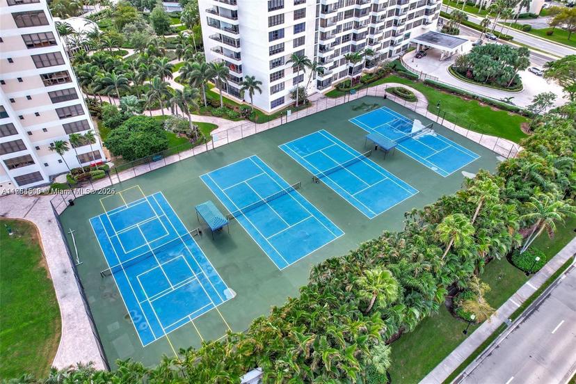 Picture of 2500 Parkview Dr # 2212, Hallandale Beach FL 33009