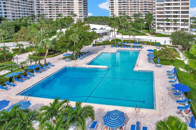Picture of 2500 Parkview Dr # 2212, Hallandale Beach FL 33009