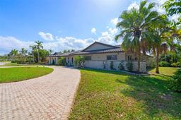 Picture of 19640 W Saint Andrews Dr, Hialeah, FL 33015