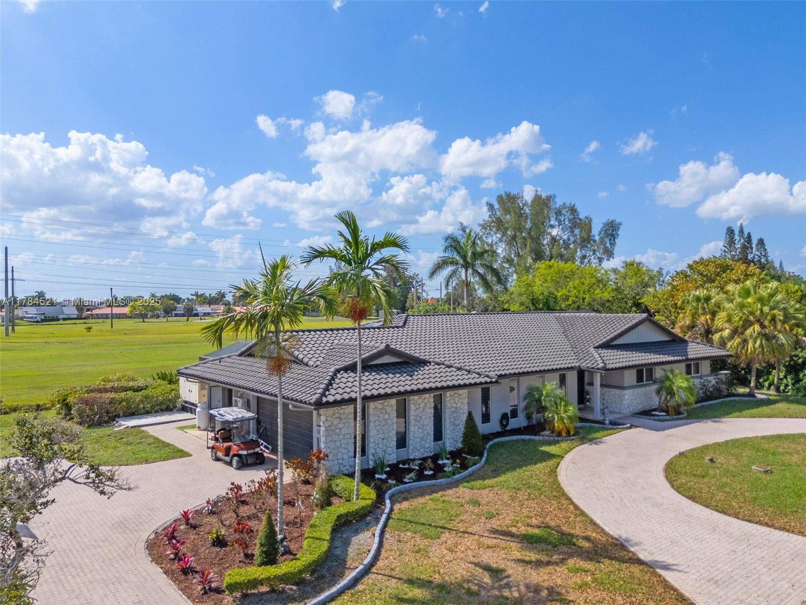 Picture of 19640 W Saint Andrews Dr, Hialeah, FL 33015