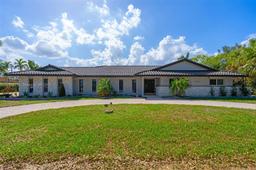 Picture of 19640 W Saint Andrews Dr, Hialeah, FL 33015