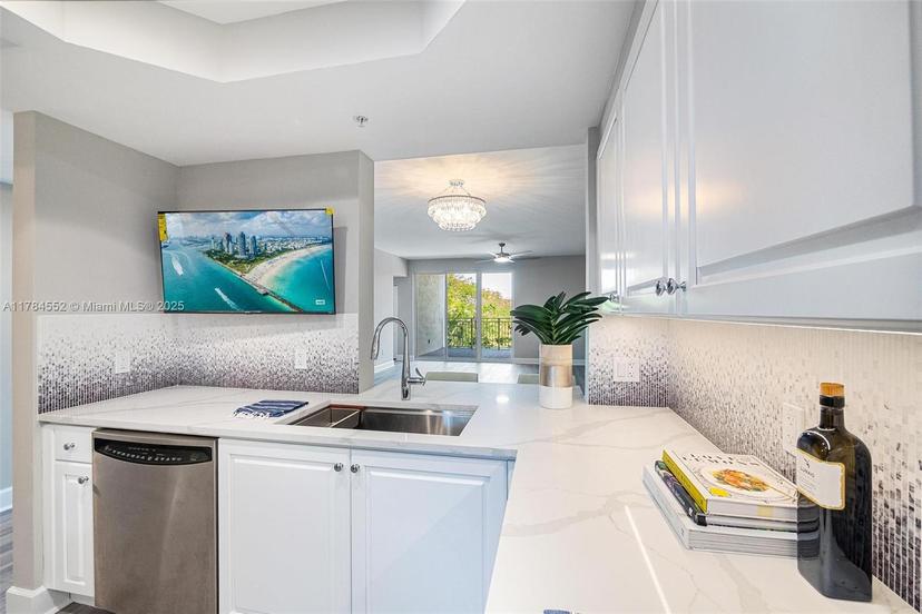 Picture of 7598 SW 102Nd St # 300, Pinecrest FL 33156
