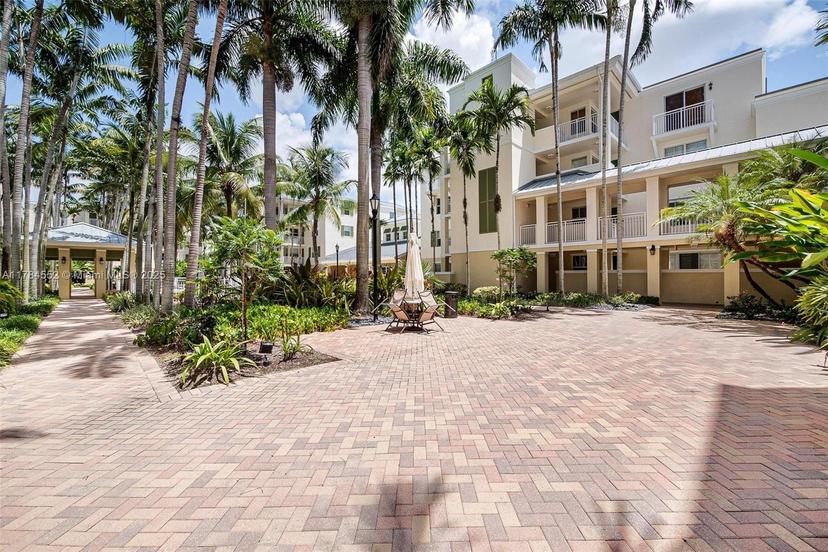Picture of 7598 SW 102Nd St # 300, Pinecrest FL 33156