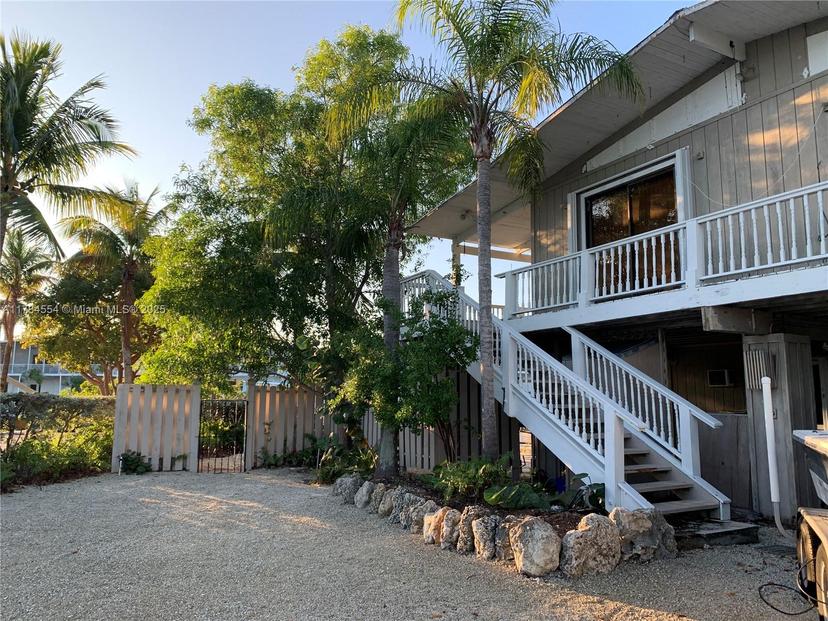 Picture of 120 Captains Ct, Islamorada, FL 33070