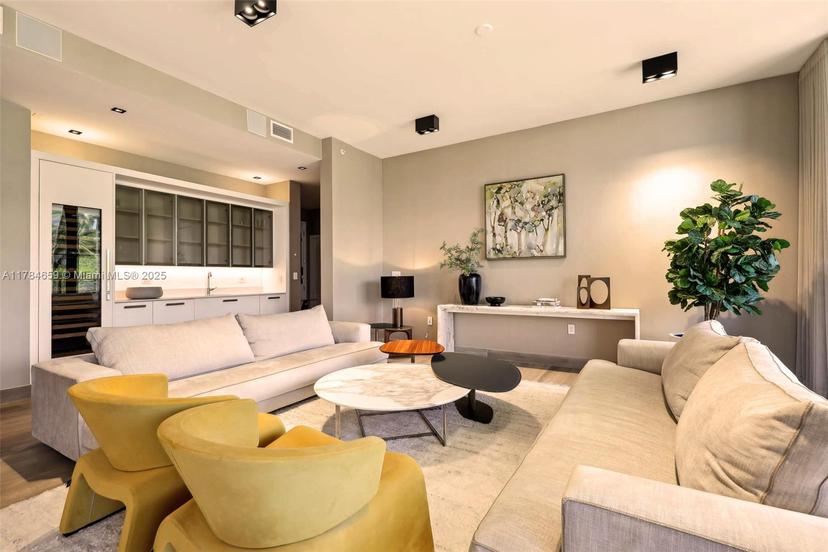 Picture of 3581 E Glencoe St # 309, Miami FL 33133