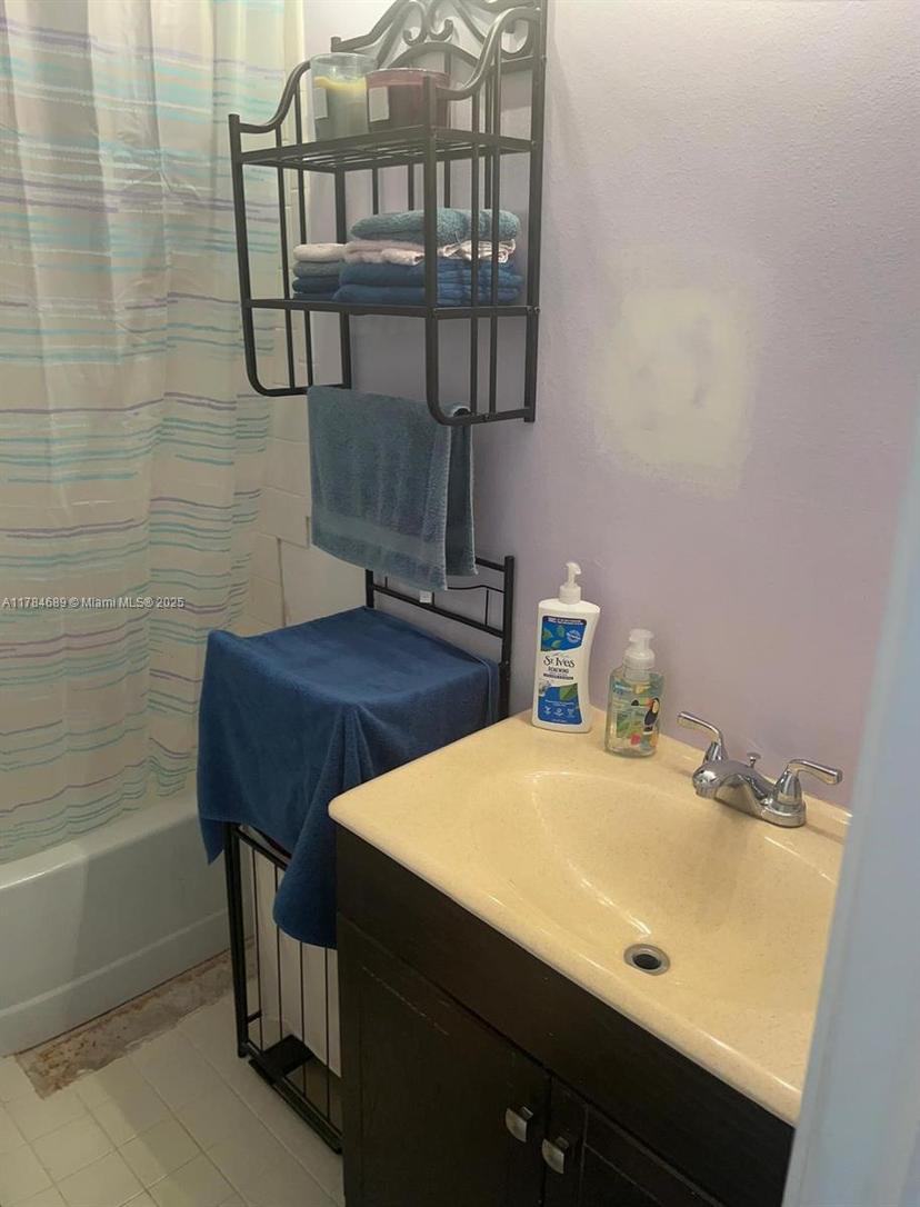 Picture of 929 Hamilton Dr # 929E, Homestead FL 33034