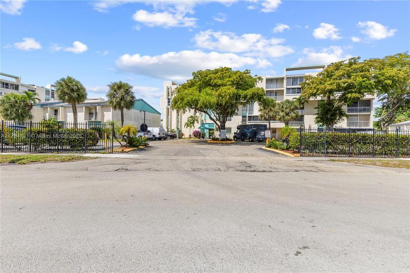 Picture of 2071 NW 46Th Ave # I103, Lauderhill FL 33313