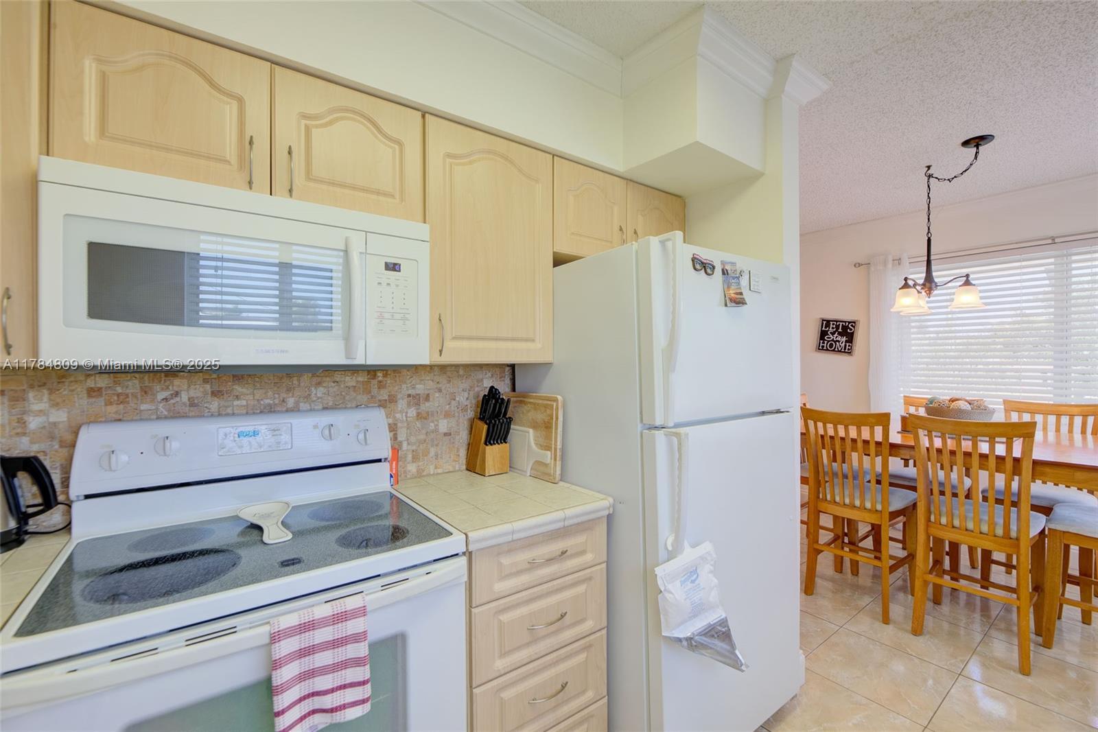 Picture of 920 SW 10Th Ter, Hallandale Beach, FL 33009