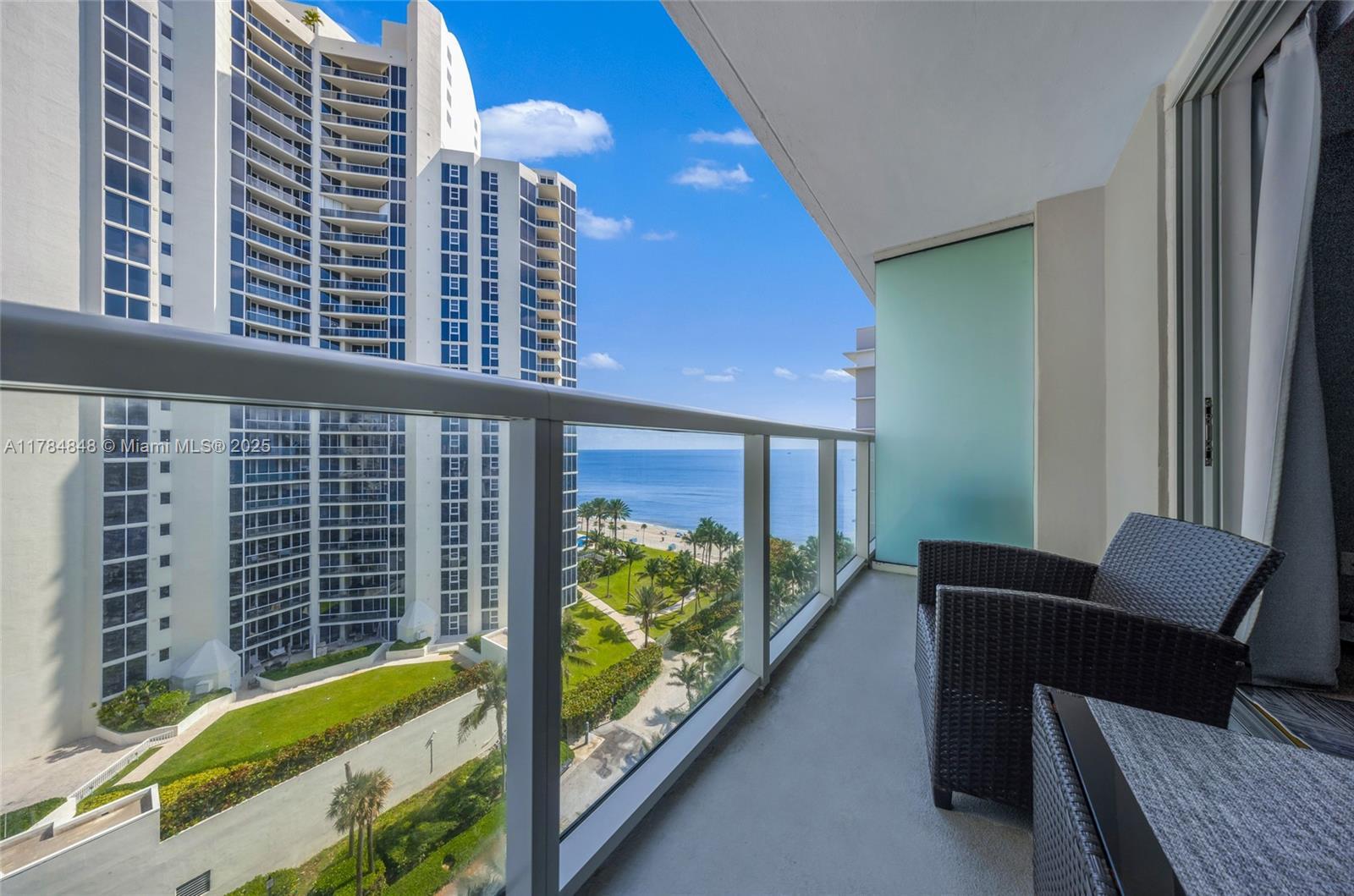 Picture of 19201 Collins Ave # 925, Sunny Isles Beach, FL 33160