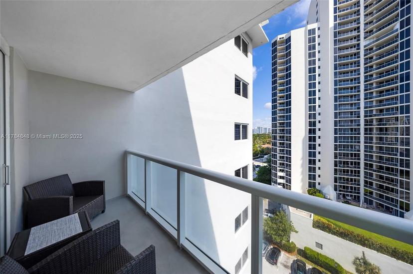 Picture of 19201 Collins Ave # 925, Sunny Isles Beach FL 33160